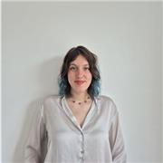 Dottoressa in lingue all'università di Lione, Jean Moulin, impartisco lezioni di francese ad ogni livello